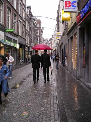 Boop en Gerard Poot op platenjacht in Maastricht.